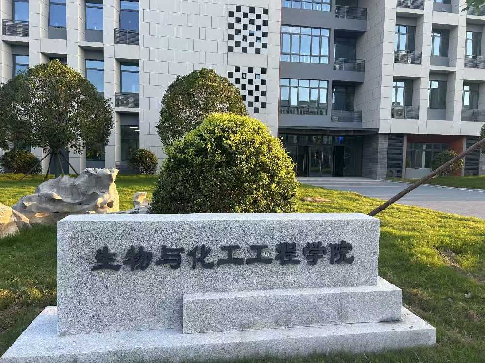 黔南布依族苗族自治州扬州职业大学体育场高杆灯项目